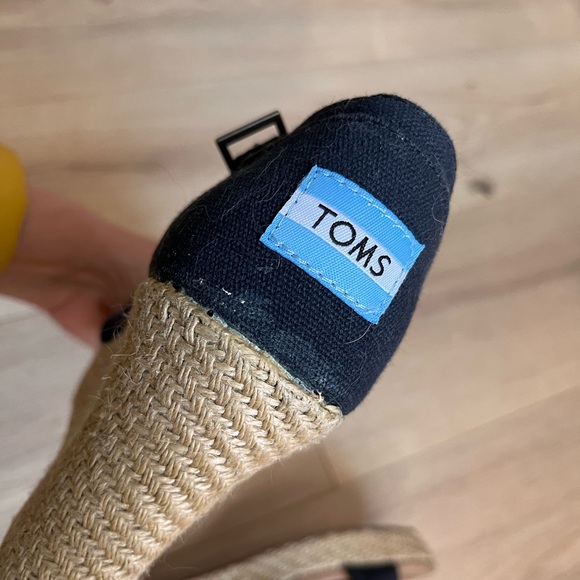 Toms wedge sandals, 4" heel , rattan with navy blue canvas fabric ankle strap - Picture 16 of 16